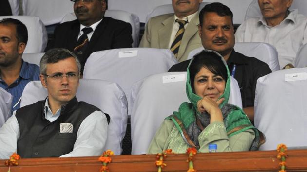 Omar Abdullah (L) and Mehbooba Mufti (R) watching Independence Day celebrations in Srinagar, 15 August 2015.(Waseem Andrabi/HT File Photo) Omar Abdullah (L) and Mehbooba Mufti (R) watching Independence Day celebrations in Srinagar, 15 August 2015.(Waseem Andrabi/HT File Photo)