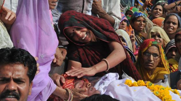 Villagers mourn a farmer’s death in the Police firing, Mandsaur, June 2017(Mujeeb Faruqui/ Hindustan Times)