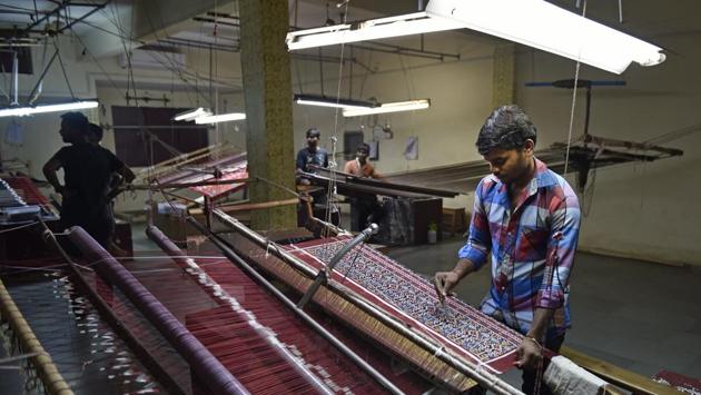 Royal patronage has given way to affluent new customers. The traditionally double ikat handloom fabric, with a sari costing upwards of ₹ 1.5 lakh has given way to mass-market ones that sell for ₹12-15,000 and use a single ikat pattern. But what is worrying is the loss of the traditional workforce. (Sanchit Khanna / HT Photo)