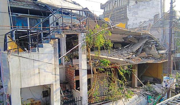 The building is situated in a residential area near Husadia in Gomti Nagar..(Deepak Gupta/ HT Photo) The building is situated in a residential area near Husadia in Gomti Nagar..(Deepak Gupta/ HT Photo)