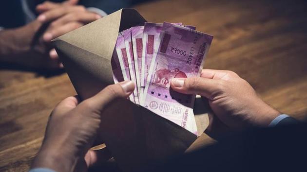 Delhi Police have arrested three persons for cheating people on the pretext of offering loans at zero percent interest. (Getty Images/ Representative Image) Delhi Police have arrested three persons for cheating people on the pretext of offering loans at zero percent interest. (Getty Images/ Representative Image)