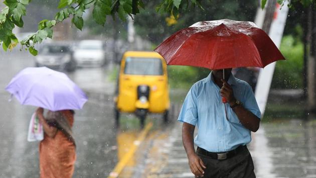 Pedestrians walk with umbrellas during heavy rain in Chennai on November 21, 2018.(AFP) Pedestrians walk with umbrellas during heavy rain in Chennai on November 21, 2018.(AFP)
