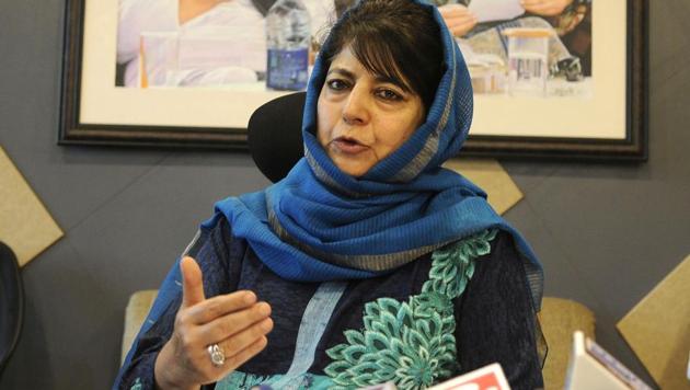 Former chief minister of Jammu and Kashmir and PDP chief Mehbooba Mufti addressing a press conference in Srinagar.(Waseem Andrabi/HT File Photo)