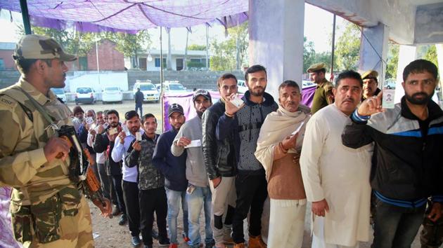 The Bharatiya Janata Party said the best option in Jammu and Kashmir is to have fresh assembly polls at the earliest.(PTI)