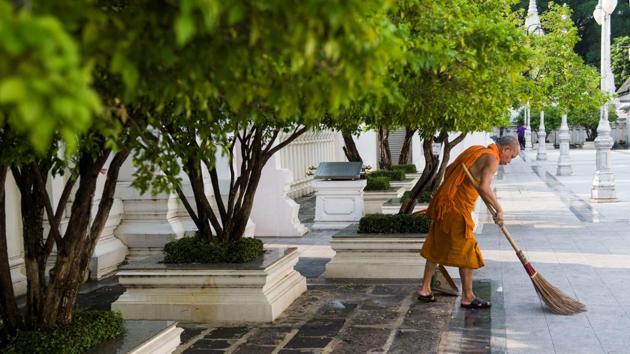 Although the new guidelines are not mandatory, monks who are mindful of their weight are starting to see results. In addition to exercising, Pipit has been trying smaller portions, especially when it comes to unhealthy offerings. He says he has lost 30 kgs since he started to watch his weight earlier this year. “Now I am choosier with the food offered by villagers.” (Romeo Gacad / AFP) Although the new guidelines are not mandatory, monks who are mindful of their weight are starting to see results. In addition to exercising, Pipit has been trying smaller portions, especially when it comes to unhealthy offerings. He says he has lost 30 kgs since he started to watch his weight earlier this year. “Now I am choosier with the food offered by villagers.” (Romeo Gacad / AFP)