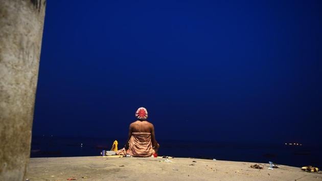 A devotee performs evening prayers at Dashasamedh Ghat on the banks of the holy river Ganges in Varanasi, Uttar Pradesh on November 18, 2018. (Sanjay Kanojia / AFP) A devotee performs evening prayers at Dashasamedh Ghat on the banks of the holy river Ganges in Varanasi, Uttar Pradesh on November 18, 2018. (Sanjay Kanojia / AFP)
