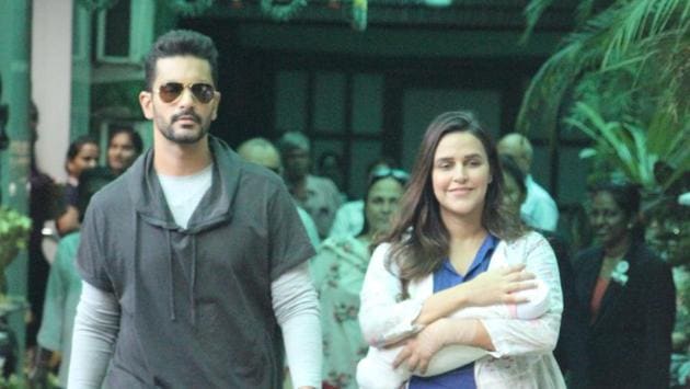 Neha Dhupia and Angad Bedi leave for home with their daughter Mehr. (VIral Bhayani) Neha Dhupia and Angad Bedi leave for home with their daughter Mehr. (VIral Bhayani)