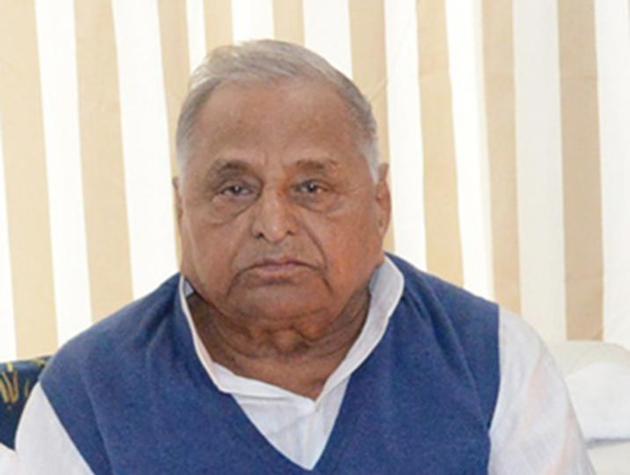Addressing workers, Mulayam apparently targeted Shivpal and his associates for trying to divide the SP. (HT) Addressing workers, Mulayam apparently targeted Shivpal and his associates for trying to divide the SP. (HT)