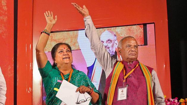 BJP President Amit Shah, Rajasthan Chief Minister Vasundhara Raje and State President Madan Lal Saini during 'Yuva Ree Baat Amit Shah Ke Sath', at Deep Smriti Auditorium, in Jaipur, Wednesday, Nov. 21, 2018.(PTI)