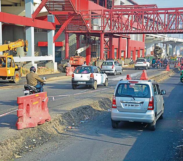Contractors of the Delhi Metro Rail Corporation are resorting to digging up the main GT Road outside river Hindon metro station to make more height available for passing bigger commercial vehicles, in Ghaziabad, India on Friday (Sakib Ali/ HT Photo) Contractors of the Delhi Metro Rail Corporation are resorting to digging up the main GT Road outside river Hindon metro station to make more height available for passing bigger commercial vehicles, in Ghaziabad, India on Friday (Sakib Ali/ HT Photo)