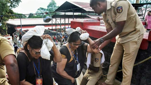 The Kerala government on Friday told the high court that two days can be kept exclusively for women devotees to pray at Sabarimala, so as to implement the Supreme Court order allowing women of all ages into the hilltop shrine.(PTI File Photo)