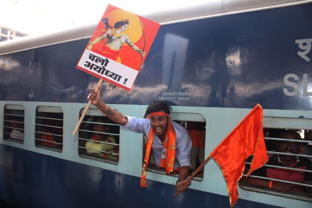 Shiv Sena party workers leave for Ayodhya to join party chief Uddhav Thackeray on Thursday. (HT file photo) Shiv Sena party workers leave for Ayodhya to join party chief Uddhav Thackeray on Thursday. (HT file photo)