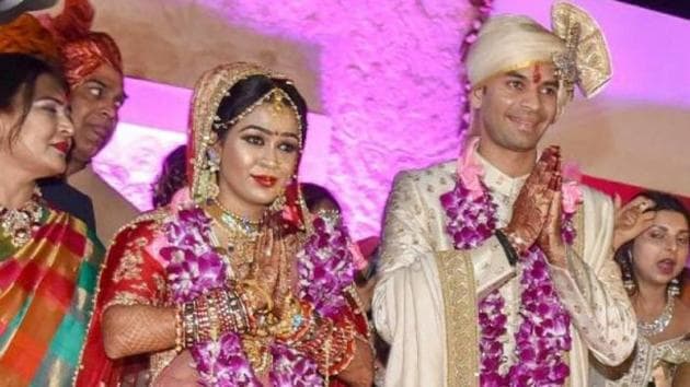 Tej Pratap Yadav with Aishwarya Rai after their marriage. Tej Pratap Yadav had filed his divorce petition before a court here on November 03. The matter is likely to come up for hearing on November 29.(File Photo)