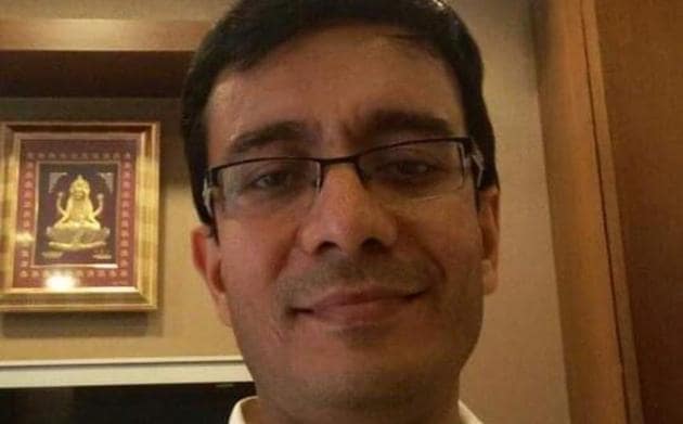 According to the police, a local resident found Ashwin Jain’s body in a pool of blood in the back seat and a revolver in his right hand around 1.30 pm, following which he informed the Kalachowki police. (HT) According to the police, a local resident found Ashwin Jain’s body in a pool of blood in the back seat and a revolver in his right hand around 1.30 pm, following which he informed the Kalachowki police. (HT)