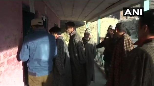 727 polling stations have been categorised as hypersensitive -- 493 in Kashmir and 234 in Jammu.(ANI/Twitter)