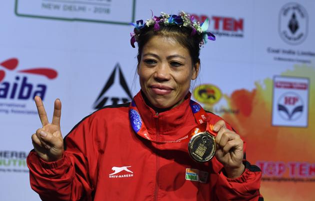 Mary Kom of India gestures with her gold medal after winning the 45-48 kg category final fight at the 2018 AIBA Women’s World Boxing Championships in New Delhi on November 24, 2018.(AFP)