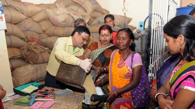 The administration convinced non-eligible persons, under national food security act (NFSA), to withdraw their names from food rights of poor people and surrender their ration cards through various campaigns, in last three months.(Diwakar Prasad/ HT File Photo)