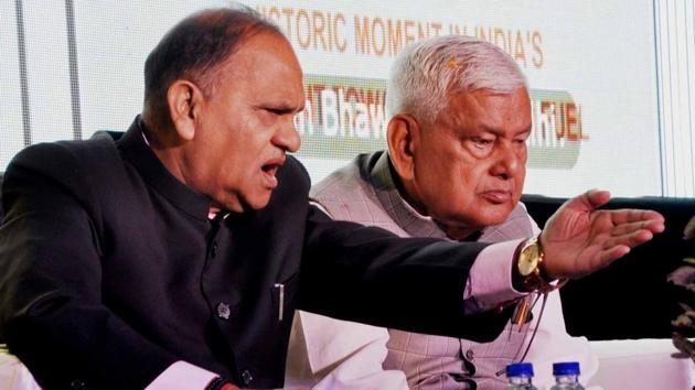 Dhanbad,Jharkhand,INDIA, November 3 State Minister for urban Development and Transport : CP Singh talking to to media persons in Dhanbad(Bijay/ HT Photos)