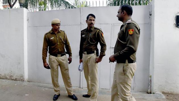 DCP (crime branch) Ram Gopal Naik said the police received inputs that a Bangladeshi gang was planning robbery in New Friends Colony(HT Photo/Representative image)