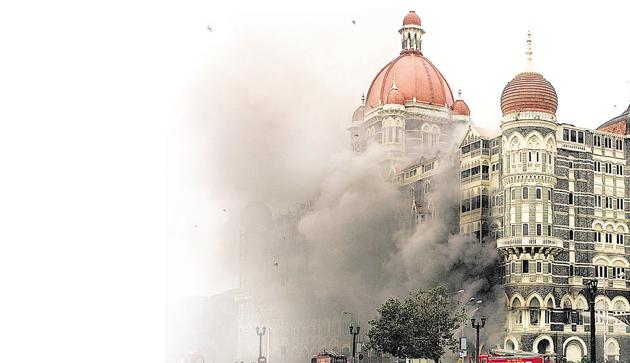 Smoke billows out from the Taj Hotel during the gunbattle between commandos and terrorists, November 26, 2008(PTI)