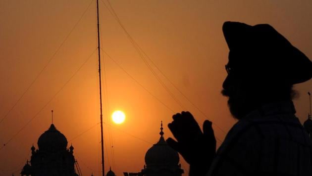 Devotees offer prayers on the occasion of the Guru Nanak Dev ji birth anniversary celebration at Gurdwara Dukhniwaran Sahib on November 23. (HT Photo) Devotees offer prayers on the occasion of the Guru Nanak Dev ji birth anniversary celebration at Gurdwara Dukhniwaran Sahib on November 23. (HT Photo)