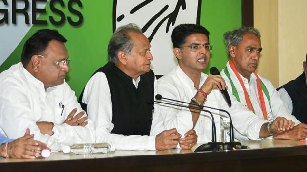 Rajasthan Congress chief Sachin Pilot with senior leader and former Rajasthan CM Ashok Gehlot.(PTI)