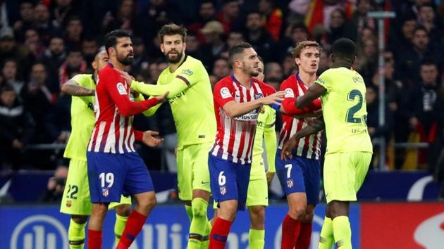 Barcelona's Samuel Umtiti clashes with Atletico Madrid's Koke and Antoine Griezmann.(REUTERS)