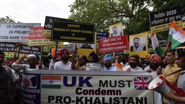 Members of All India Anti Terrorist Front(AIATF) lead a march towards UK High Commission in Chanakyapuri to protest against the Referendum 2020 movement organised by the UK based Sikhs and Sikhs For Justice(SFJ) openly supporting pro-Khalistani and sikh separatist activities globally, in August(HT File Photo)