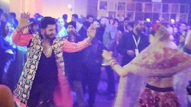 Deepika and Ranveer danced with their guests to Galla Goodiyan, Balam Pichkari and more songs.