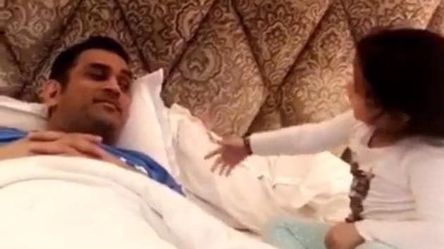 “Greetings in two language,” MS Dhoni has captioned the video.(Instagram/mahi7781) “Greetings in two language,” MS Dhoni has captioned the video.(Instagram/mahi7781)