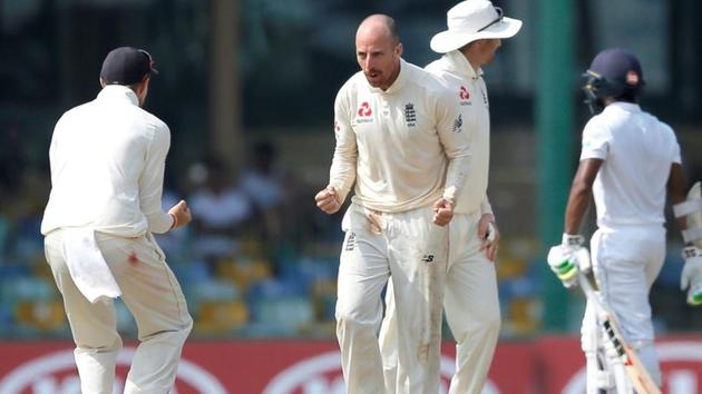 England's Jack Leach (2nd L) celebrates with captain Joe Root after taking the wicket of Sri Lanka's Niroshan Dickwella.(REUTERS) England's Jack Leach (2nd L) celebrates with captain Joe Root after taking the wicket of Sri Lanka's Niroshan Dickwella.(REUTERS)