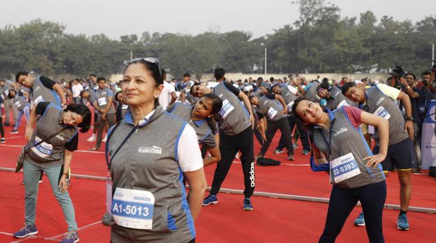 Participants warm up prior to taking part in the Bajaj life Plankton to create a Guinness world record for the most number of people holding the abdominal plank position simultaneously for one minute at AFMC ground Wanowrie  November 25 (Rahul Raut/HT PHOTO) 