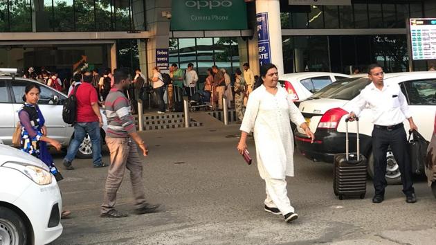 A file photo of passengers at the Lohegaon international airport.(HT PHOTO) A file photo of passengers at the Lohegaon international airport.(HT PHOTO)