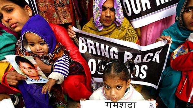 As per records, at least 3,321 children were rescued from the two stations in the last three years. This year till June, the railway police rescued 323 children.(Arun Sharma/HT Photo) As per records, at least 3,321 children were rescued from the two stations in the last three years. This year till June, the railway police rescued 323 children.(Arun Sharma/HT Photo)