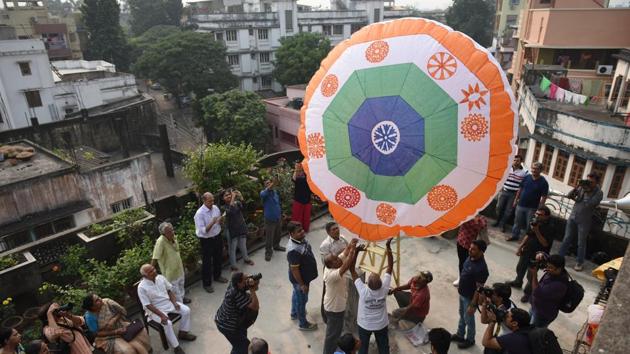 Also spelt as Phanush or Phanus, these sky lanterns have a nearly century-old association with Kolkata and have been regular fixtures in festive celebrations. (Arijit Sen / HT Photo) Also spelt as Phanush or Phanus, these sky lanterns have a nearly century-old association with Kolkata and have been regular fixtures in festive celebrations. (Arijit Sen / HT Photo)