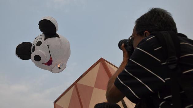On Sunday’s gathering, many of the lanterns that took off were themed. There was this one, celebrating 90 years of Mickey Mouse, while others celebrated a century of Bengali cinema or raised social awareness with an anti-smoking message. (Arijit Sen / HT Photo) On Sunday’s gathering, many of the lanterns that took off were themed. There was this one, celebrating 90 years of Mickey Mouse, while others celebrated a century of Bengali cinema or raised social awareness with an anti-smoking message. (Arijit Sen / HT Photo)