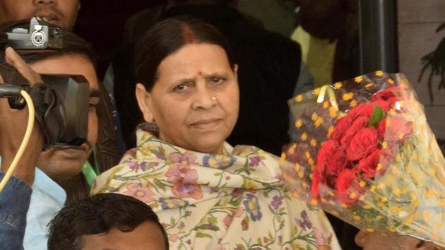 Former Bihar Chief Minister and RJD leader Rabri Devi outside the Bihar Assembly at the start of the Winter Session at Bihar Legislative Council in Patna.(HT Photo)