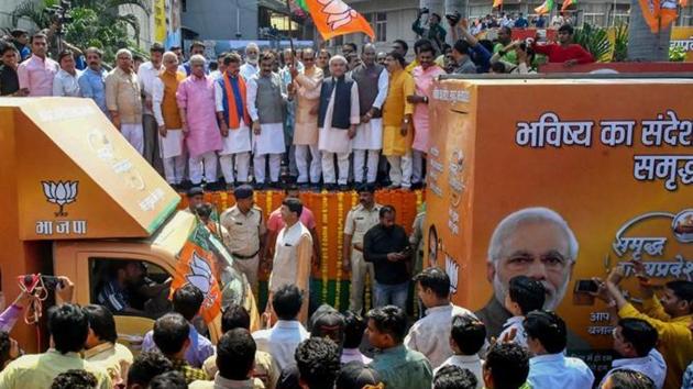 Madhya Pradesh assembly election 2018: Chief minister Shivraj Singh Chouhan and other leaders flag off the election campaign 'Rath' at state party office in Bhopal on October 21.(PTI File Photo) Madhya Pradesh assembly election 2018: Chief minister Shivraj Singh Chouhan and other leaders flag off the election campaign 'Rath' at state party office in Bhopal on October 21.(PTI File Photo)