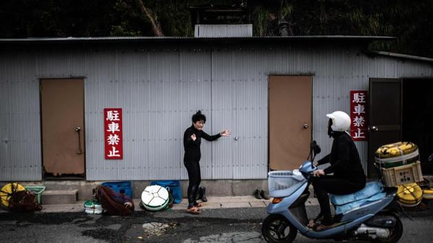 “If we want to protect and transmit the values of the ama, their way of life, we have to open the door to strangers, beyond the tradition of passing things through the family,” said Kogure. “If we can accept that change, then the future need not be so dark,” the expert said, adding that the government and local authorities should offer financial support to the divers. (Martin Bureau / AFP)