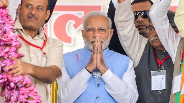 Prime Minister Narendra Modi being garlanded during a public meeting for Madhya Pradesh Assembly elections campaign, in Vidisha, Sunday, Nov. 25, 2018.(PTI) Prime Minister Narendra Modi being garlanded during a public meeting for Madhya Pradesh Assembly elections campaign, in Vidisha, Sunday, Nov. 25, 2018.(PTI)