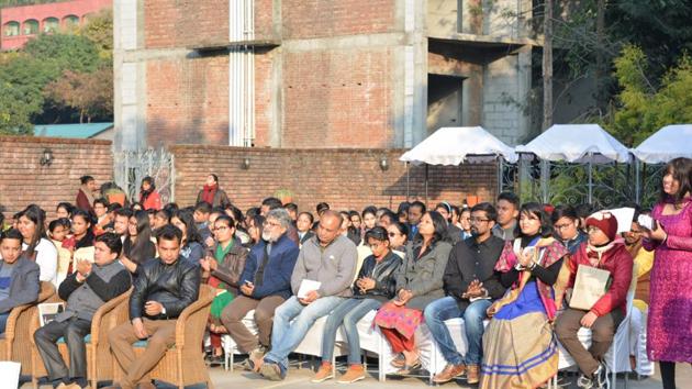A poetry-reading event in Delhi. Poetry stalls time, makes you stop and go back.(HT Photo)