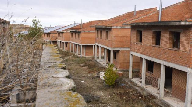 Abandoned and unfinished residential properties are seen in Bernuy de Porreros, near Segovia, Spain(Bloomberg)