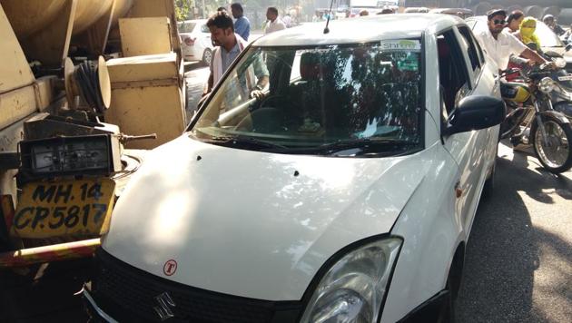 The cab Jayesh and his brother were travelling in rammed into an truck injuring both of them along with the driver.(GOKUL NAIR/HT PHOTO) The cab Jayesh and his brother were travelling in rammed into an truck injuring both of them along with the driver.(GOKUL NAIR/HT PHOTO)