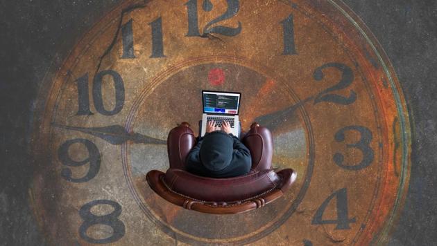 Too much time on computers or mobiles resets our internal clocks (Photo by Kevin Ku on Unsplash) Too much time on computers or mobiles resets our internal clocks (Photo by Kevin Ku on Unsplash)