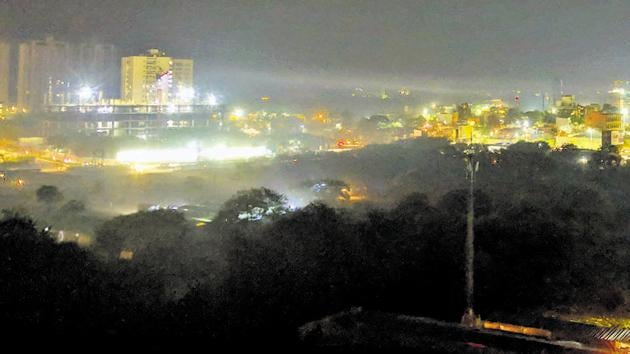 The Kharadi skyline can be seen covered in fog on Tuesday evening.(Shankar Narayan/HT PHOTO)