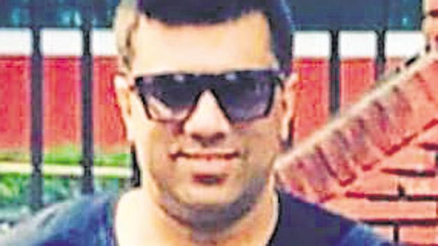 The accused, Rahul Narang, told police he used to change his cars after every six to eight months. Due to his lavish lifestyle, he took loans from banks and from people to maintain his living standard.(HT Photo) The accused, Rahul Narang, told police he used to change his cars after every six to eight months. Due to his lavish lifestyle, he took loans from banks and from people to maintain his living standard.(HT Photo)