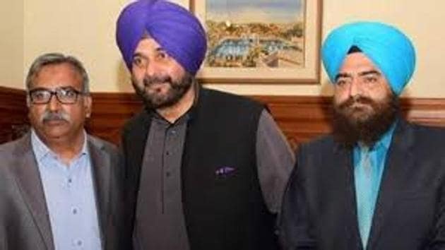 Gopal Singh Chawla (right) had put out the picture with Navjot Sidhu on Facebook with a caption, “with sedu pa g” (With my brother) on Wednesday evening.(Facebook/Gopal Singh Chawla)