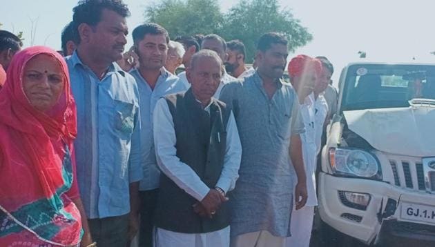 Congress candidate from Barmer assembly constituency has alleged that he was attacked by some miscreants while campaigning and his vehicle was also damaged.(HT Photo)