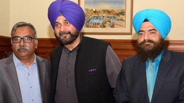 In the Facebook post captioned ‘with sedu pa g’, Navjot Sidhu can be seen standing beside Gopal Singh Chawla (right) on the sidelines of the ceremony at Kartarpur.(Photo: Facebook/Gopal Singh Chawla) In the Facebook post captioned ‘with sedu pa g’, Navjot Sidhu can be seen standing beside Gopal Singh Chawla (right) on the sidelines of the ceremony at Kartarpur.(Photo: Facebook/Gopal Singh Chawla)