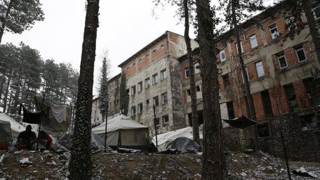 Migrants warm near a fire at a camp for migrants, in Bihac. Croatia’s border is 20 kilometers from this Bosnian town, where hundreds of migrants are staying in a makeshift camp waiting for a chance to cross. Croatia is one of the 28 nations in the European Union, while Bosnia is not. (Amel Emric / AP) Migrants warm near a fire at a camp for migrants, in Bihac. Croatia’s border is 20 kilometers from this Bosnian town, where hundreds of migrants are staying in a makeshift camp waiting for a chance to cross. Croatia is one of the 28 nations in the European Union, while Bosnia is not. (Amel Emric / AP)